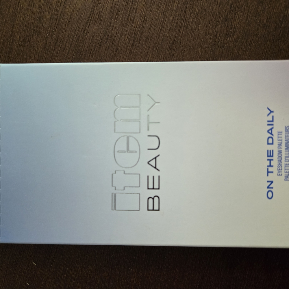 Makeup and Beauty Set with Eyelash Curler and Adhesive - Picture 5 of 15